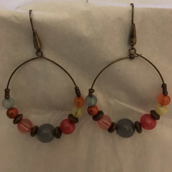 5 Beautiful pairs of dangle earrings. - Picture 3 of 6